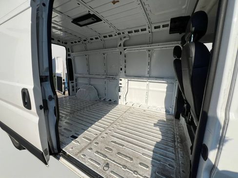 Used 2025 RAM ProMaster 2500 w/ Convenience Group FWD image 24