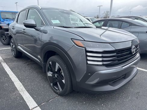 Certified 2025 Nissan Kicks SR image 3