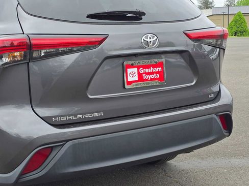 Used 2023 Toyota Highlander LE FWD image 15