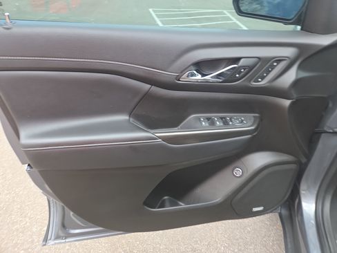 Used 2021 GMC Acadia SLT w/ Elevation Edition image 11