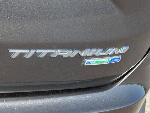 Used 2019 Ford Edge Titanium w/ Cold Weather Package AWD/4WD image 5