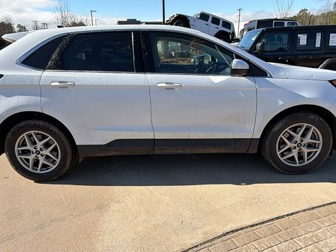 Used 2023 Ford Edge SEL image 7