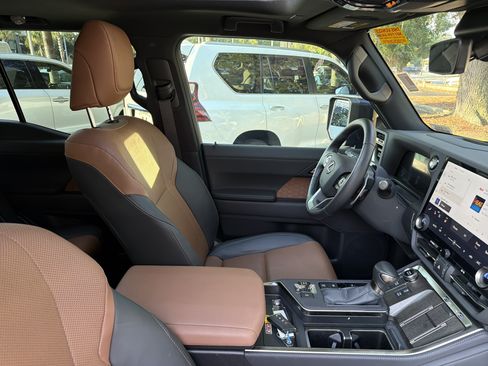 Used 2025 Lexus GX 550 AWD/4WD image 42