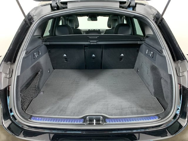 Used 2025 Mercedes-Benz GLC 300 4MATIC image 13