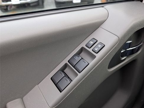 Used 2021 Nissan Frontier SV w/ Midnight Edition Floor Mats image 17