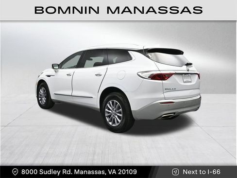 Used 2023 Buick Enclave Essence image 3