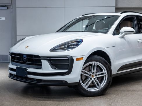 Used 2024 Porsche Macan AWD/4WD image 20