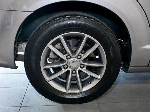 Used 2017 Dodge Grand Caravan SE image 40