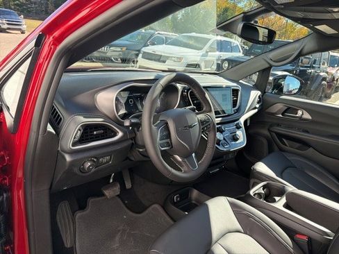 New 2026 Chrysler Pacifica Select image 11