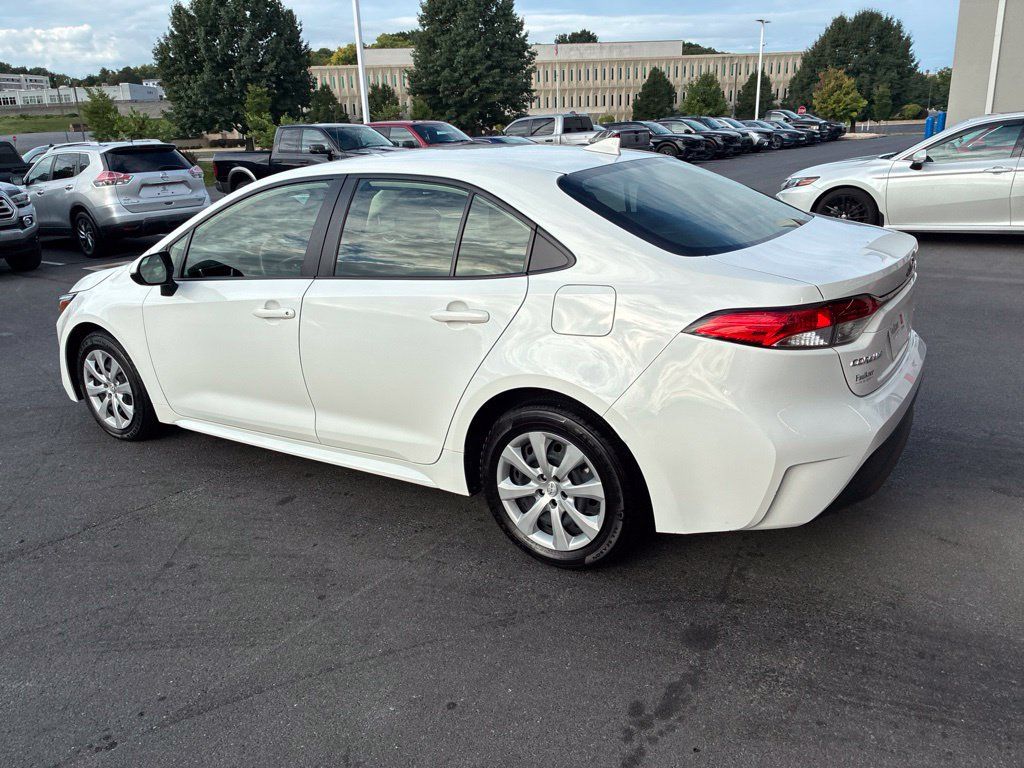 Used 2025 Toyota Corolla LE FWD image 13