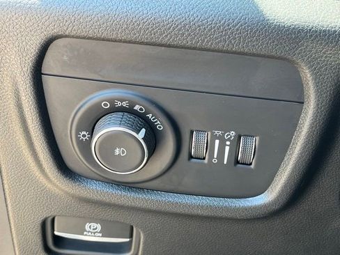 Used 2023 Jeep Grand Cherokee Limited AWD/4WD image 19