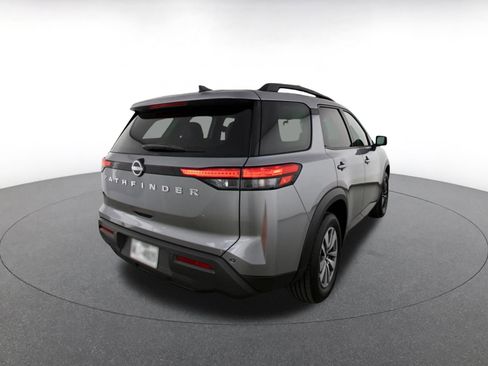 Used 2025 Nissan Pathfinder SV FWD image 11