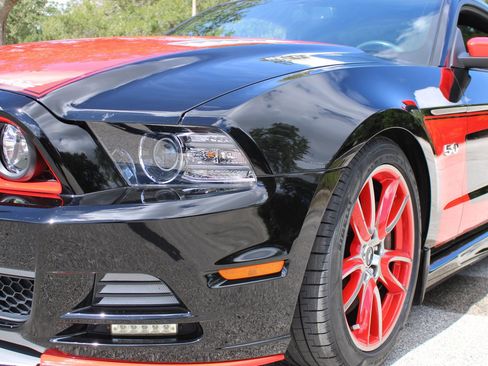 Used 2013 Ford Mustang GT Premium w/ Brembo Brake Pkg RWD image 27