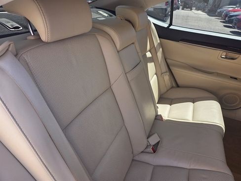 Used 2014 Lexus ES 350 w/ Luxury Package FWD image 11