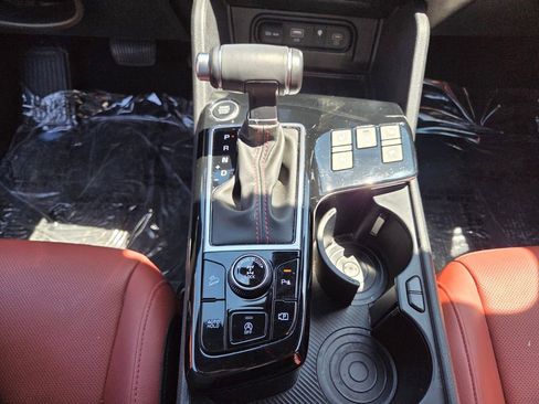 Used 2025 Kia Sportage SX image 26