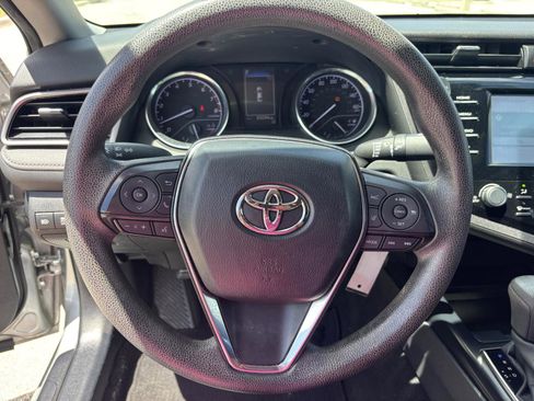 Used 2020 Toyota Camry LE image 21