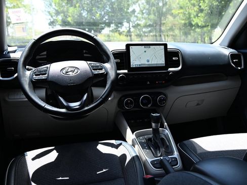 Used 2022 Hyundai Venue Limited FWD image 14