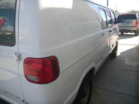 Used 2000 Dodge B1500 image 10