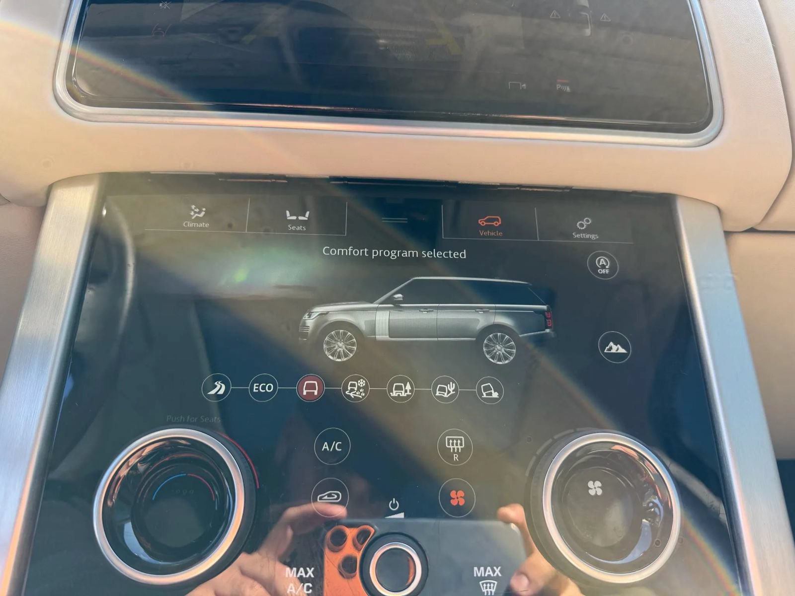 Used 2019 Land Rover Range Rover HSE AWD/4WD image 16