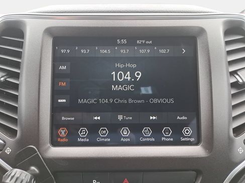 Used 2020 Jeep Cherokee Trailhawk w/ Cold Weather Group AWD/4WD image 22