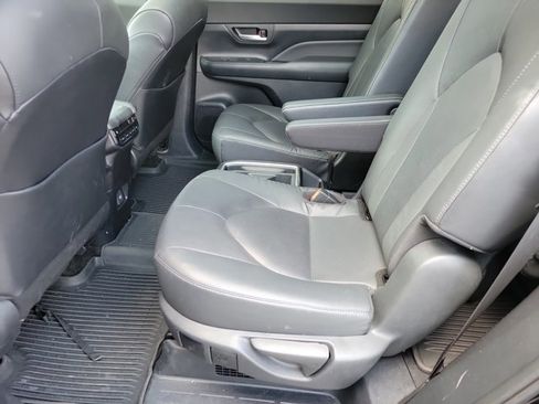 Used 2024 Toyota Grand Highlander Limited image 9