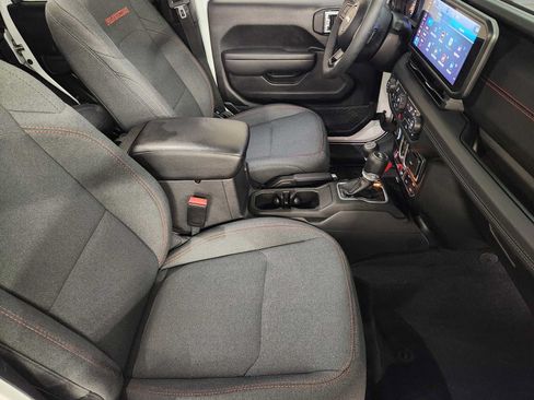Used 2026 Jeep Wrangler Unlimited Rubicon AWD/4WD image 3
