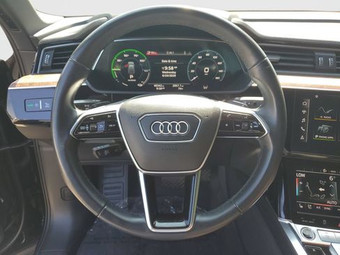 Used 2022 Audi e-tron Premium Plus w/ Premium Plus Package AWD/4WD image 29