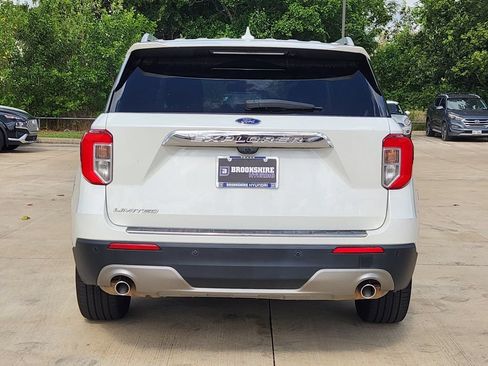 Used 2022 Ford Explorer Limited w/ Equipment Group 301A RWD image 8