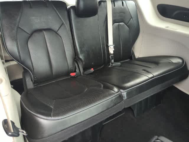 Certified 2018 Chrysler Pacifica Limited FWD image 23