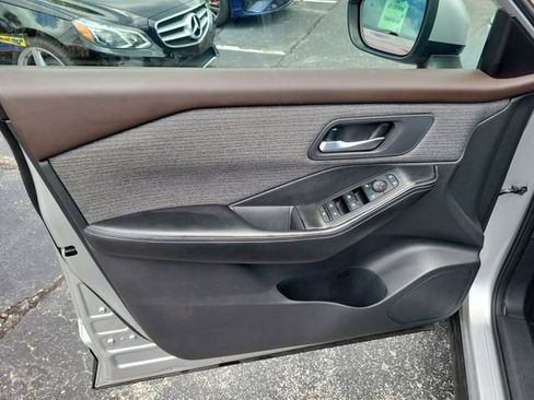 Used 2021 Nissan Rogue SV FWD image 9