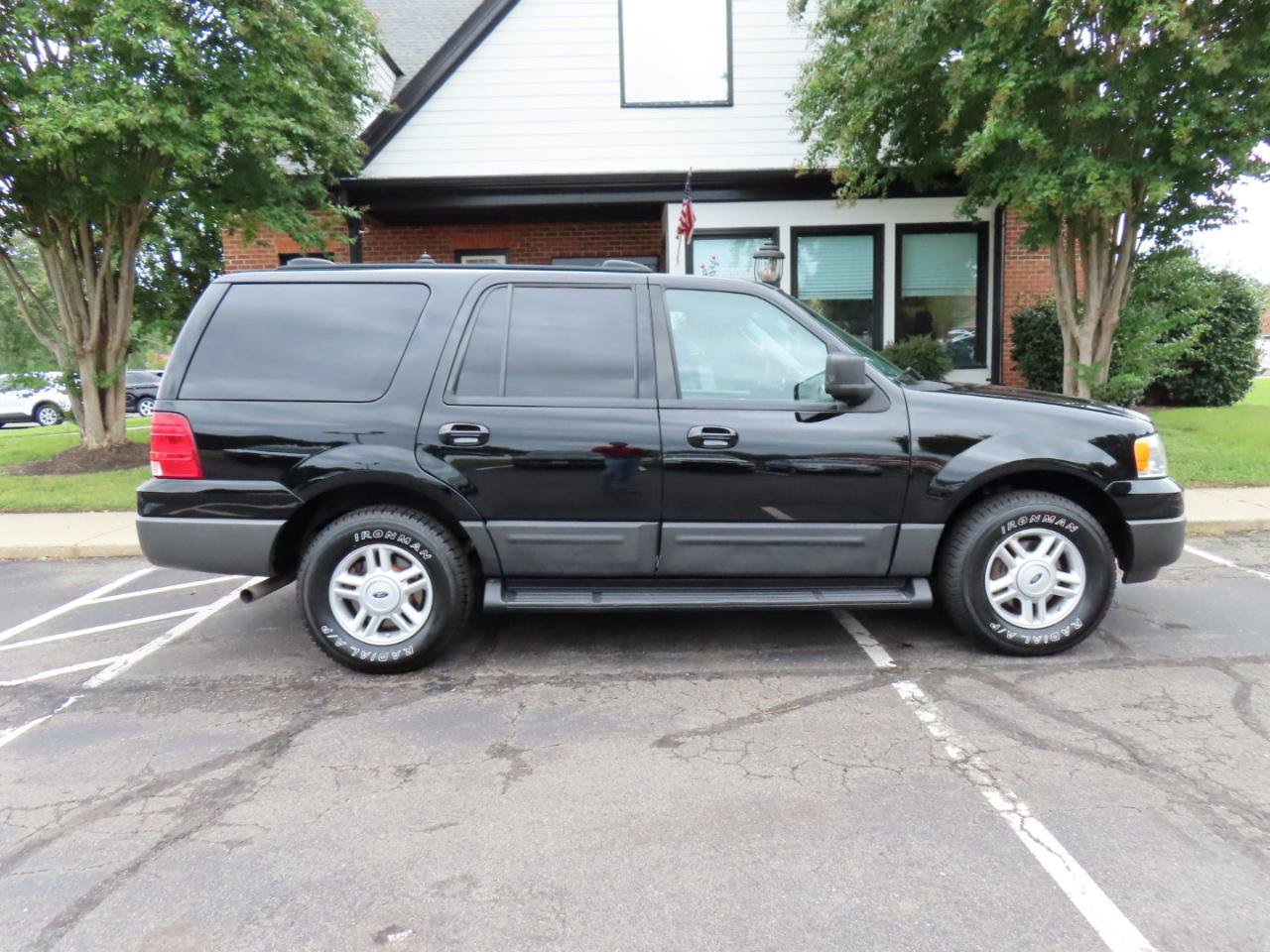 Used 2004 Ford Expedition XLT AWD/4WD image 9