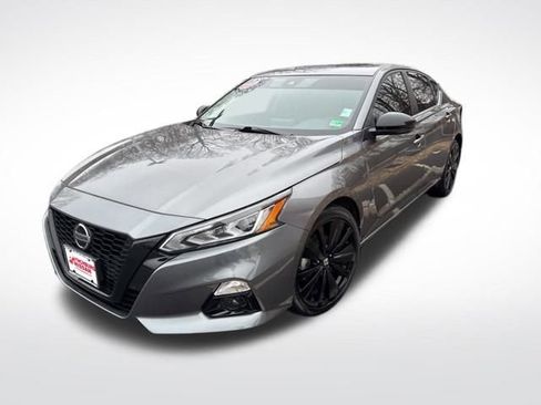 Used 2022 Nissan Altima 2.5 SR w/ Midnight Edition Package image 2