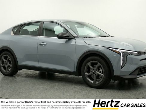 Used 2025 Kia K4 LXS image 1