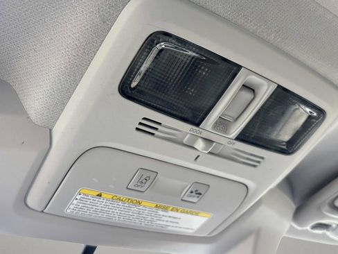 Used 2015 Subaru Forester 2.5i Limited AWD/4WD image 32