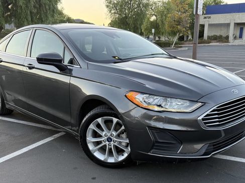 Used 2019 Ford Fusion SE image 4