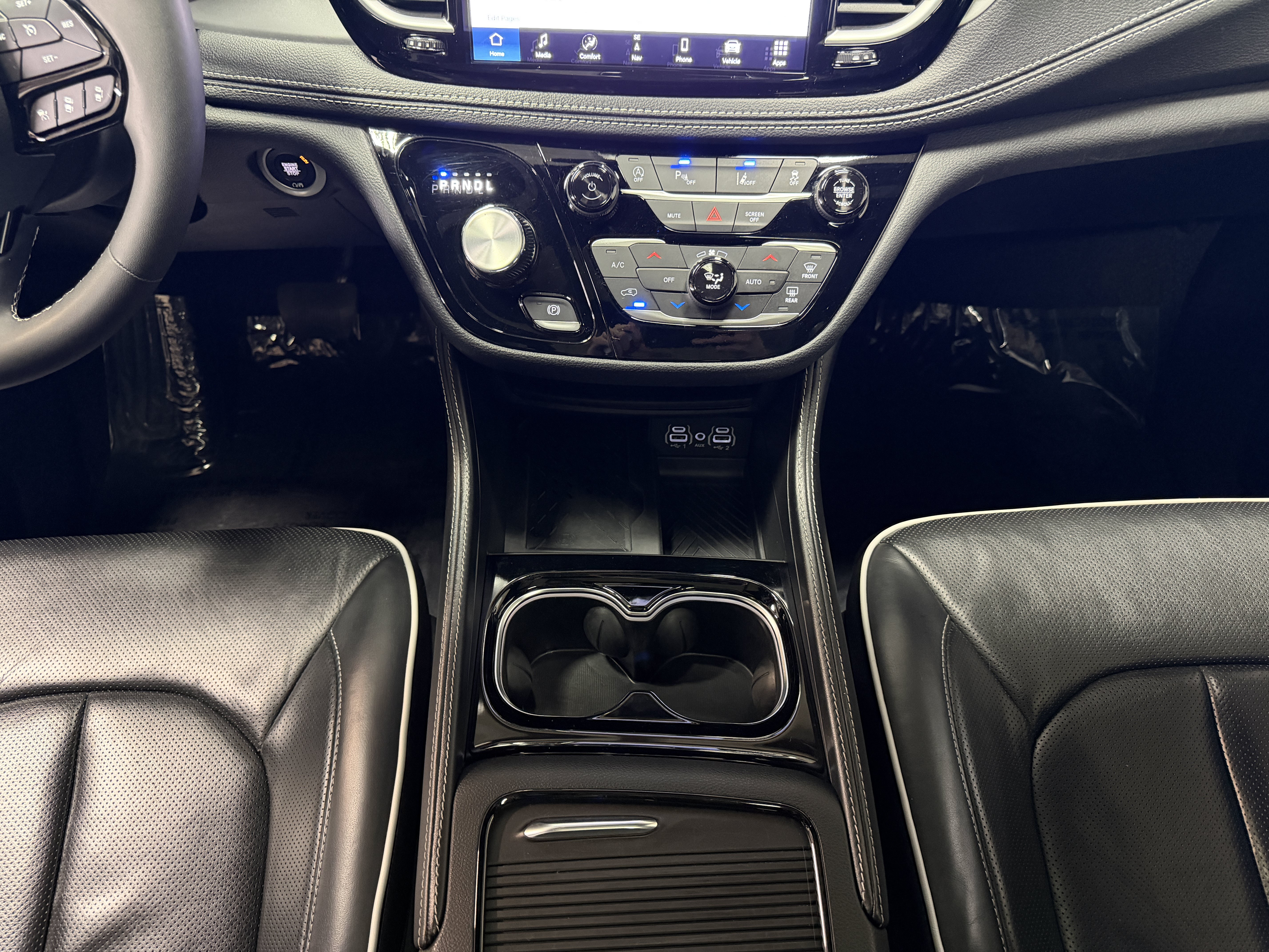 Used 2025 Chrysler Pacifica Limited FWD image 28
