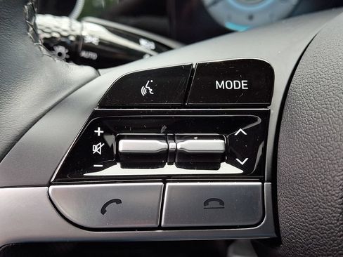 Used 2023 Hyundai Elantra Limited FWD image 22