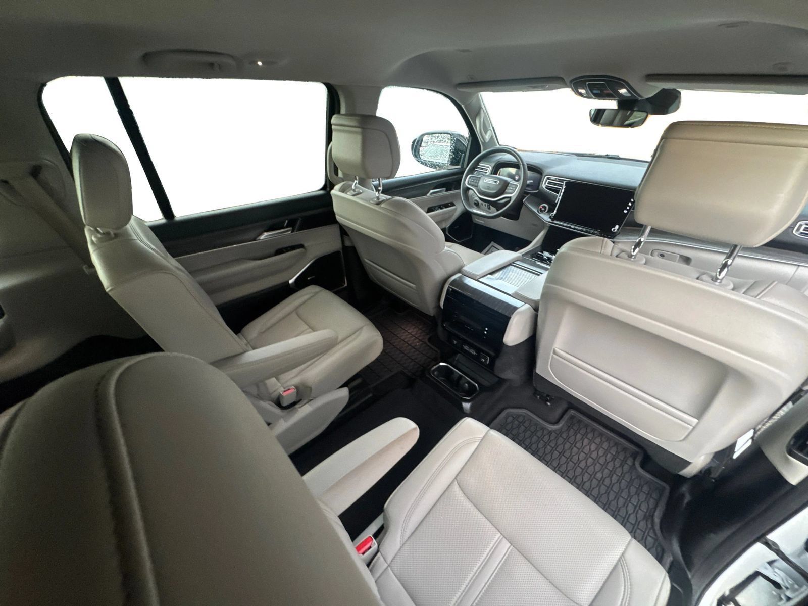 Used 2024 Jeep Wagoneer Series III AWD/4WD image 14