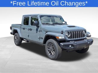 New 2025 Jeep Gladiator Sport video 1