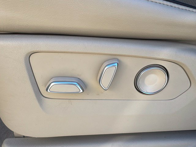 Used 2023 Cadillac Escalade Premium Luxury AWD/4WD image 47