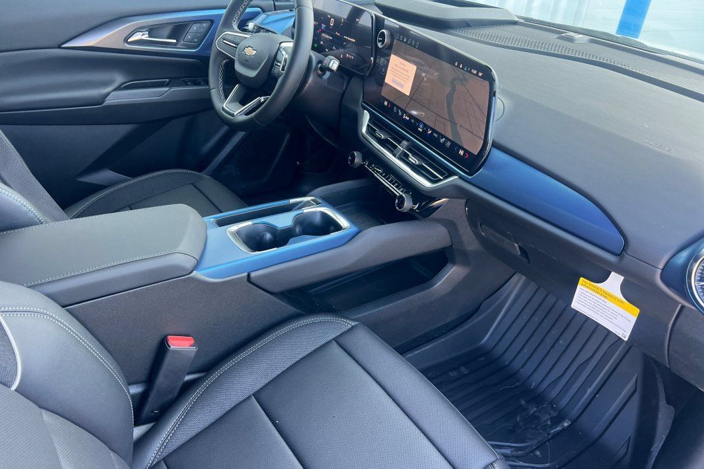 New 2026 Chevrolet Equinox EV LT w/ Convenience Package II FWD image 13
