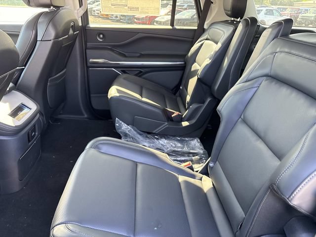 New 2026 Lincoln Navigator Premiere AWD/4WD image 17