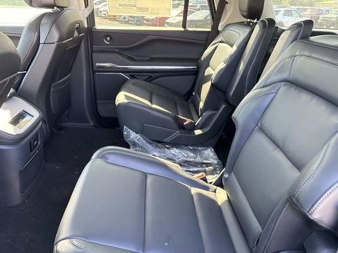 New 2026 Lincoln Navigator Premiere AWD/4WD image 17