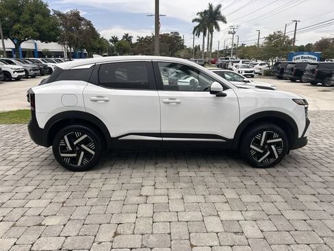 Used 2025 Nissan Kicks SV FWD image 14
