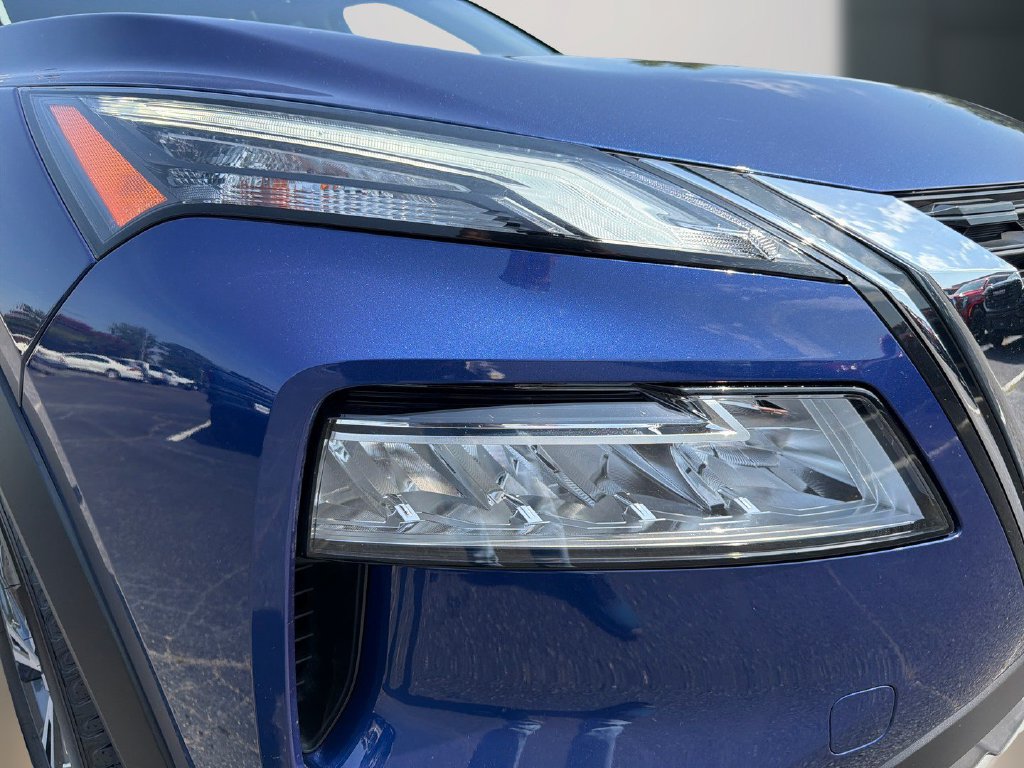 Used 2023 Nissan Rogue SV FWD image 11