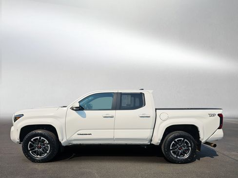 Used 2024 Toyota Tacoma TRD Sport AWD/4WD image 2