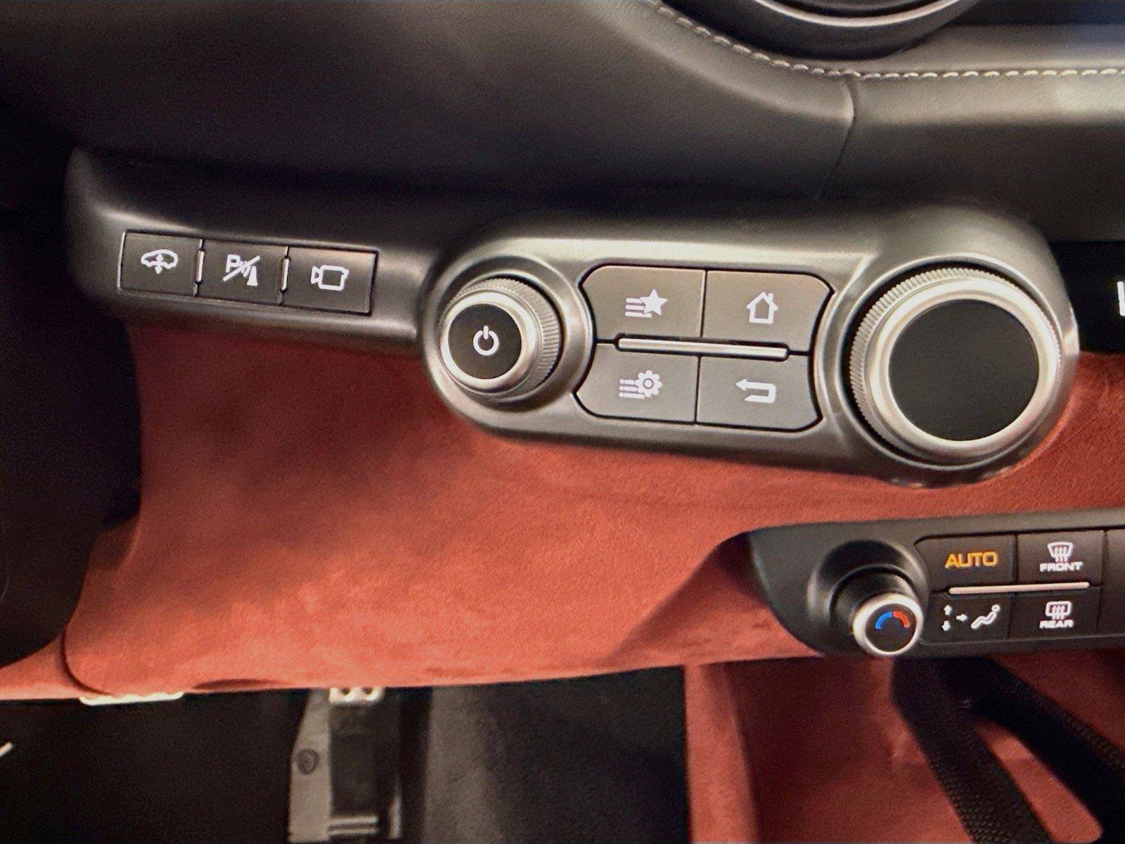 Used 2019 Ferrari 812 Superfast RWD image 18