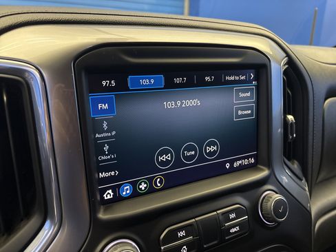 Used 2022 Chevrolet Silverado 1500 LT w/ Z71 Off-Road Package AWD/4WD image 20