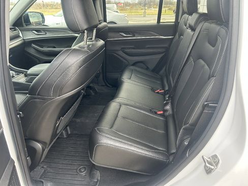 Used 2024 Jeep Grand Cherokee Limited image 17