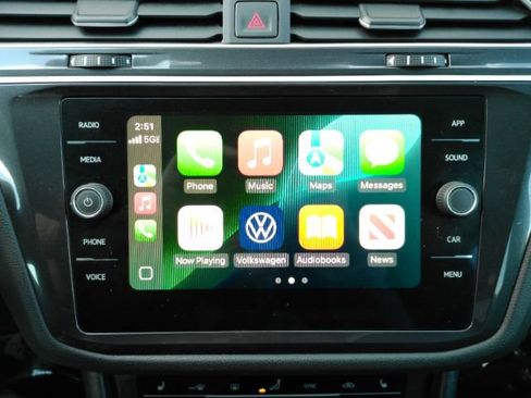 Used 2024 Volkswagen Tiguan SE R-Line image 12